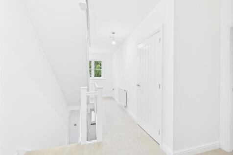 CAM04825G0-PR0117-STILL009