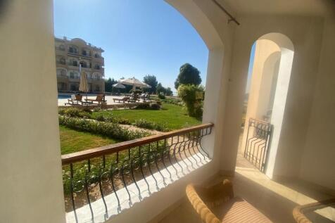 Pool &amp; Nile views