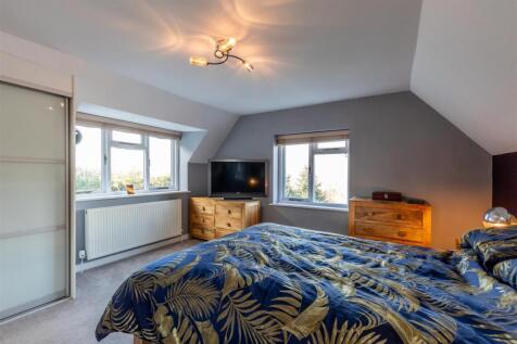 The Cottage, Over Lane Bed 1.jpg