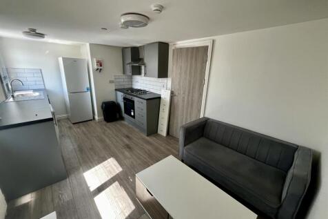 1 bed flat to rent Whitchurch Road, Cardiff CF14