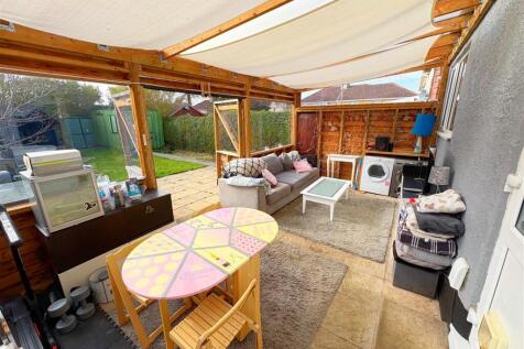 Lean to entertaining space (1).jpg