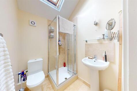 Apartment 3, 26-27 Princess Street En-suite Shower