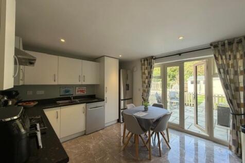 Kitchen 2.jpg