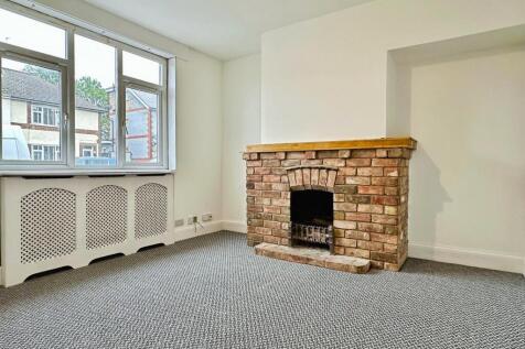 Woodland Avenue, Burbage, LE10 photo 3