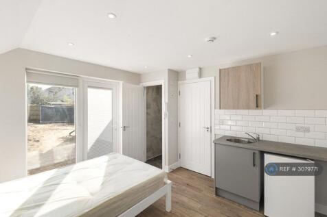 Priory Road, Hampton, TW12 photo 5