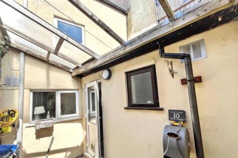 10 South Street, Crewkerne, South Somerset, TA18 8DA