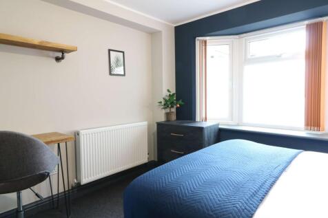 59 warburg crescent Room 2 3.JPG