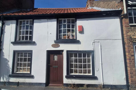 Three bedroom mid-terrace house - For sale by auc