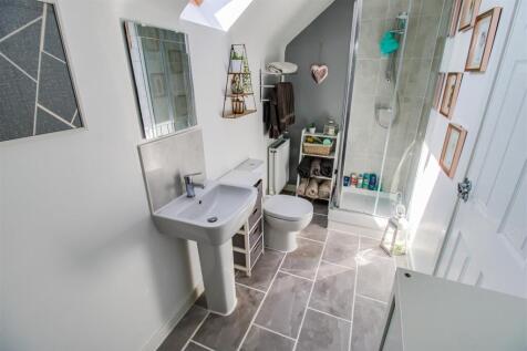 EN SUITE SHOWER ROOM/W.C.