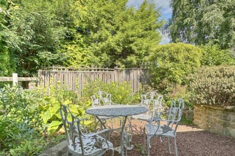 GARDEN OUTSIDE OF BEDROOM