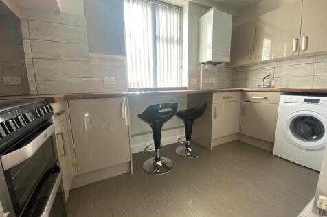 2-bed flat on Uxbridge Road, Hayes, UB4, £1,550/mo