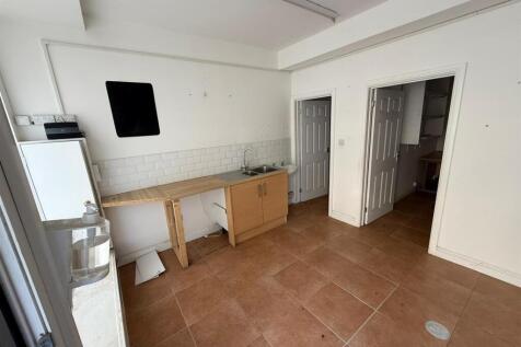 Bright and functional utility room space...