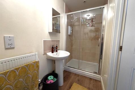 Bathroom 2 .jpeg