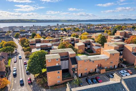 7 Kinghorne Court Dundee-2.jpg