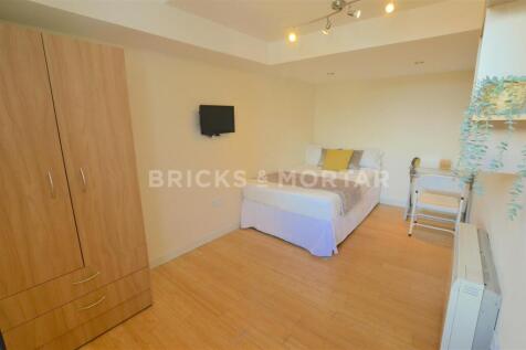 Flat 3, 24 Portland Terrace Blue Bedroom.jpg