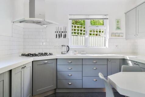 OLD OAK AVENUE (19).jpg