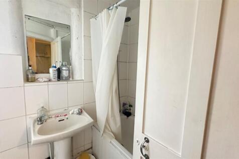 Fentiman Rd, Bathroom, Eden Harper Battersea SW8