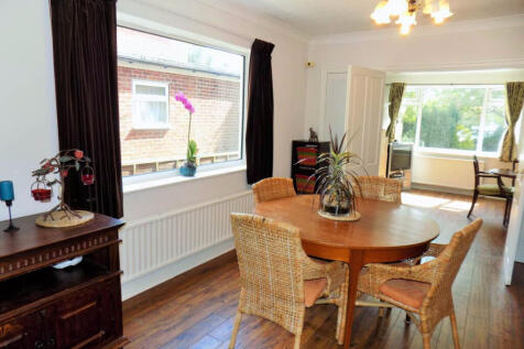 The Avenue, Alwoodley, Leeds, LS17 photo 4