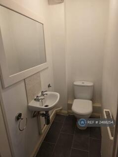 Westfield Gardens, Romford, RM6 photo 5