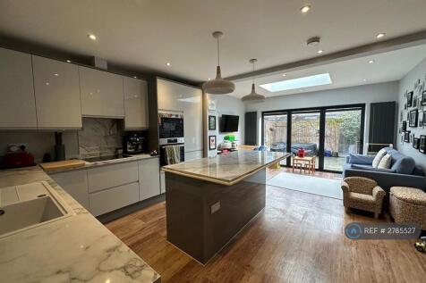 Kitchen / Living Area