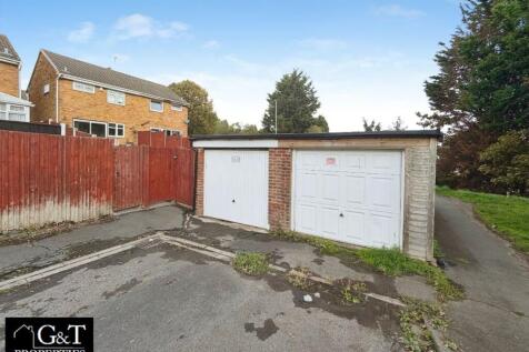 GARAGES / PARKING