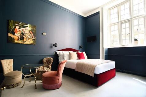 Otto's Suite - Living Area 1.jpg