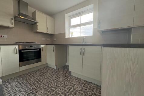 Park Lane, Telford, TF7 photo 3