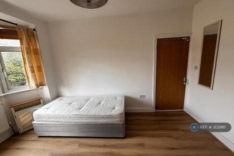Boundary Road, London, SW19 photo 3