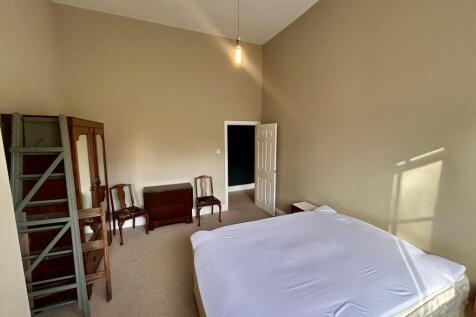 Bedroom i