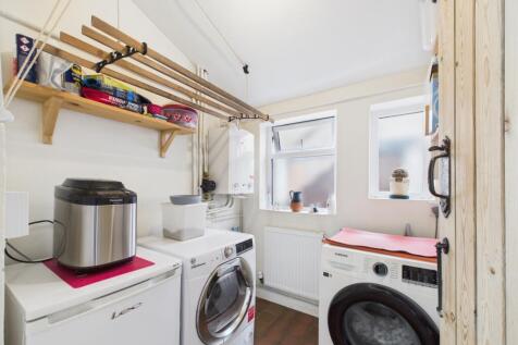 CAM02386G0-PR0141-STILL039