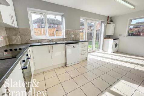 7 Terrian Crescent, West Bridgford, Nottingham, NG2 6ED photo 4