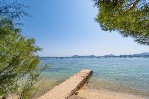 For Sale: Beautiful Penthouse Apartment with Lift in Puerto Pollensa