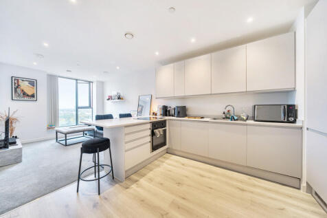 1365712-4-68f2558...