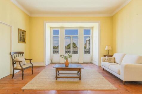 Spacious &amp; Bright T9 Flat, Avenidas Novas, Lisbon