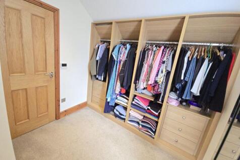 Walk-In-Wardrobe