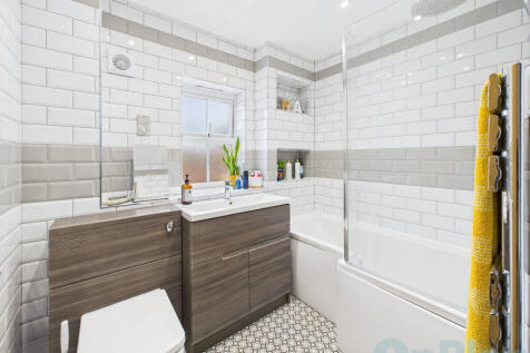 CAM04024G0-PR0029-STILL005