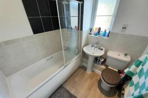 27 Buckland Bathroom.jpg