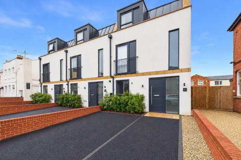 3 Bedroom House in GL52 6AQ