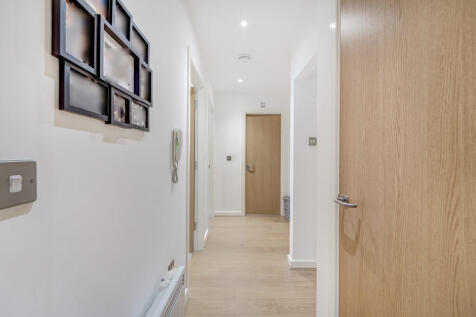 hallwayshot3