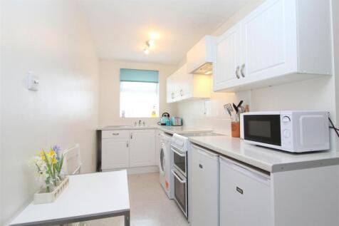 3 Dane Court - Kitchen - 1 New 2020.JPG