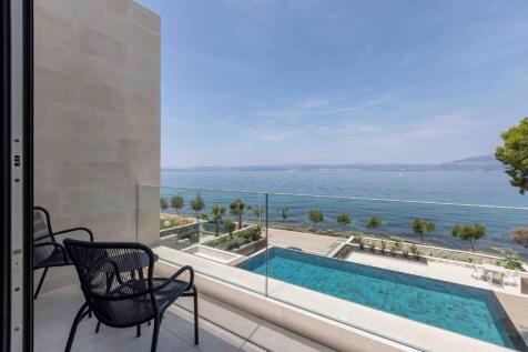 Bed 2 Balcony