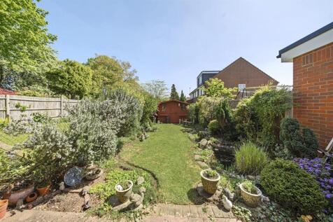 Manor Way - Garden 1.jpg