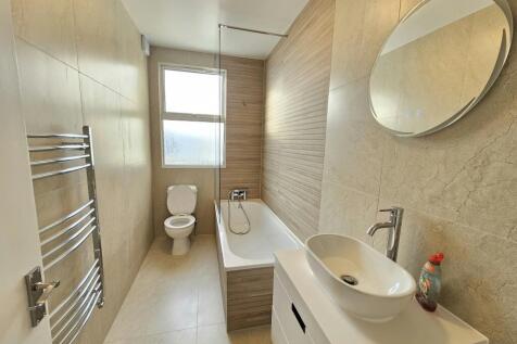 Flat A, Station Road, Crayford, Dartford, Bexley photo 4