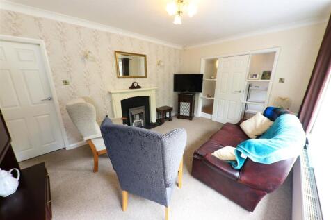 FRONT FACING LOUNGE
