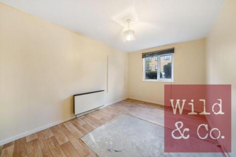 Riverside Close - eaKhe0AQA3dT5kPc5e7Z.jpg