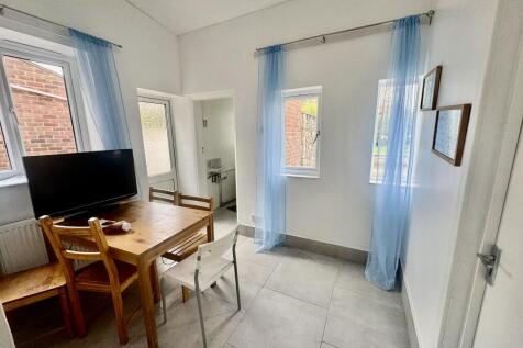 **£135 pppw** 117 Western Boulevard , Nottingham, NG8 photo 4