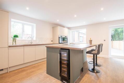Kitchen / Lounge