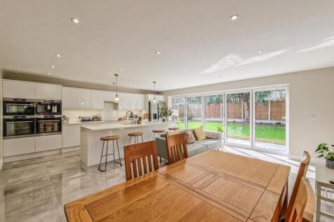 open plan dining-sitting room
