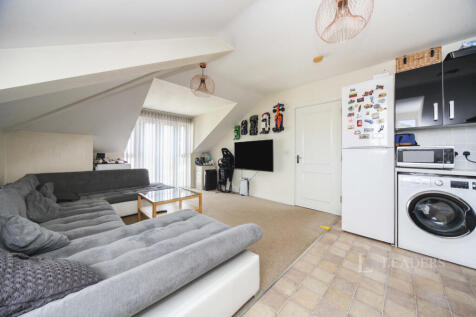 Stokers Close, Dunstable, Bedfordshire, LU5 photo 4