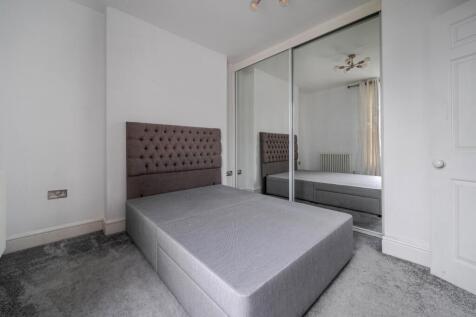 1393503-10-6943d7...